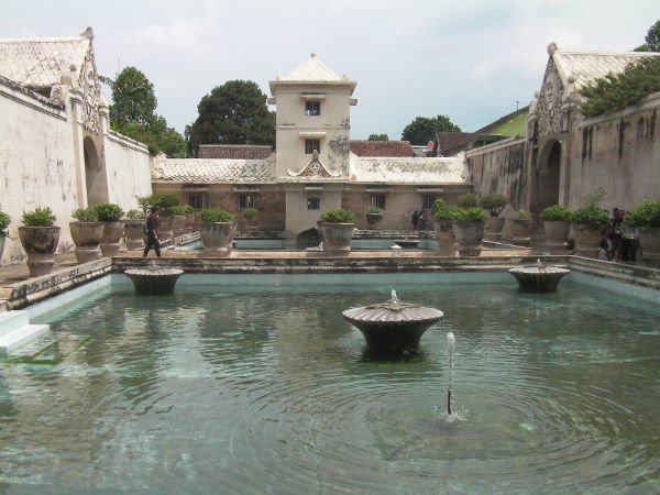 水の宮殿タマンサリ