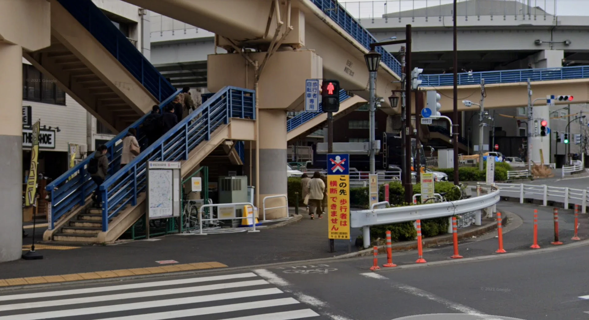 この先に自転車横断帯しかない飯田橋交差点 （画像引用：Googleマップ）  